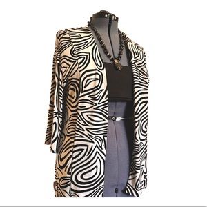 Black and White Patterned Blazer size 2X (Size 3 Chico Size)